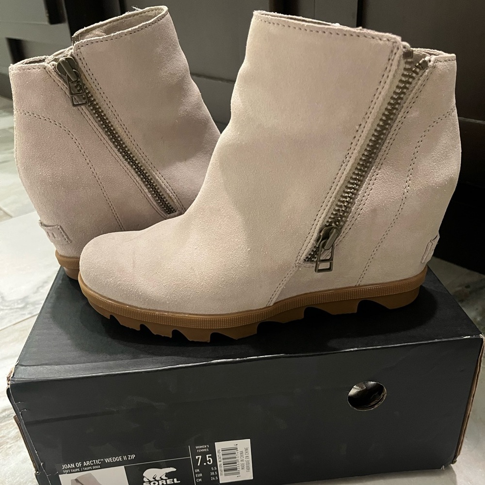 Sorel Joan of Artic II zip wedge 7.5